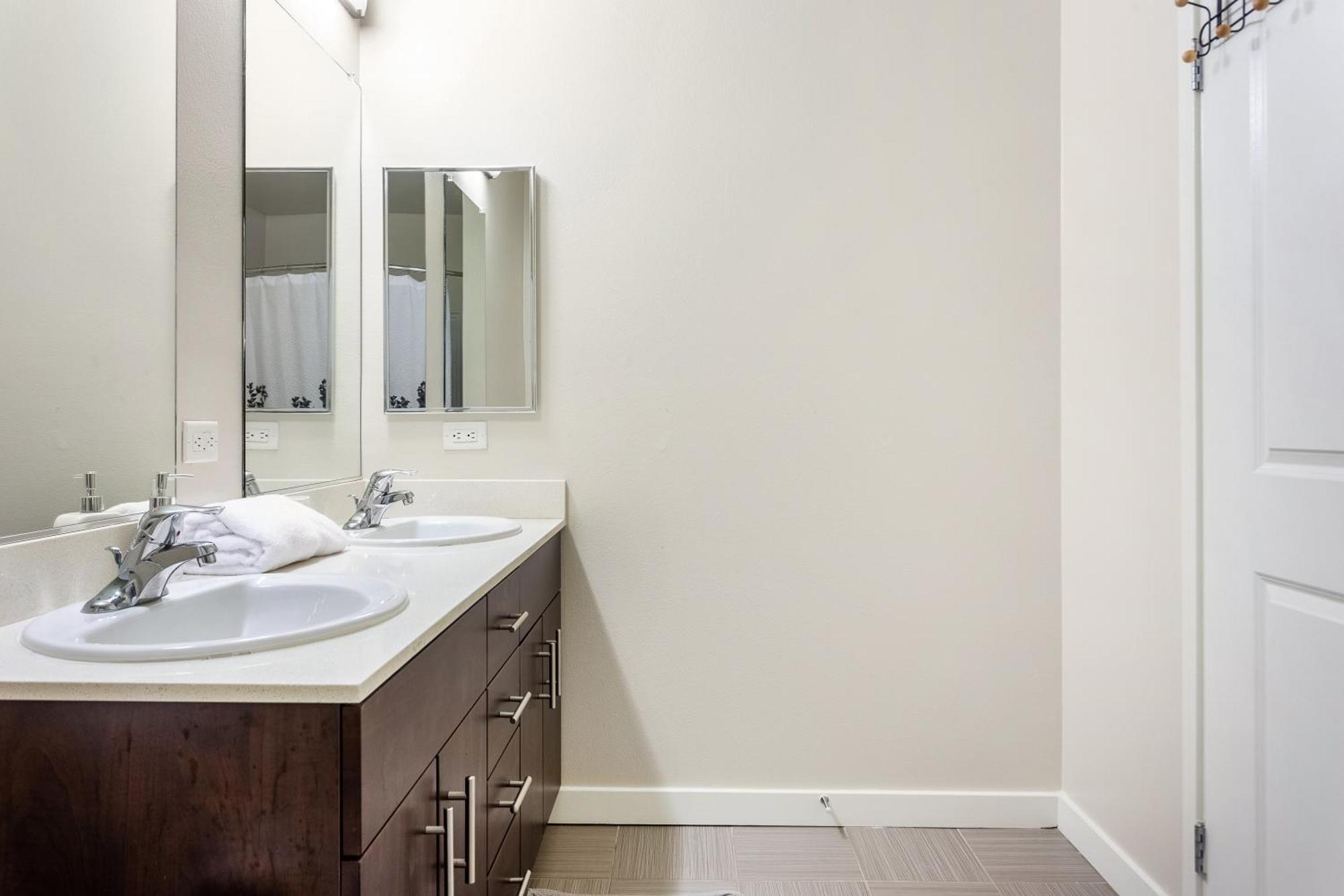 Luxury 2 Bedrooms 2 Bathrooms With Pool And Gym Los Angeles Exteriér fotografie